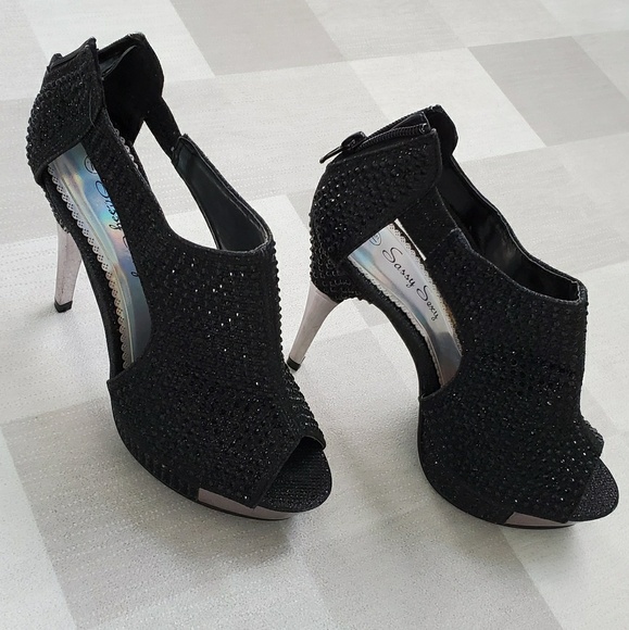 Heels - Picture 4 of 6